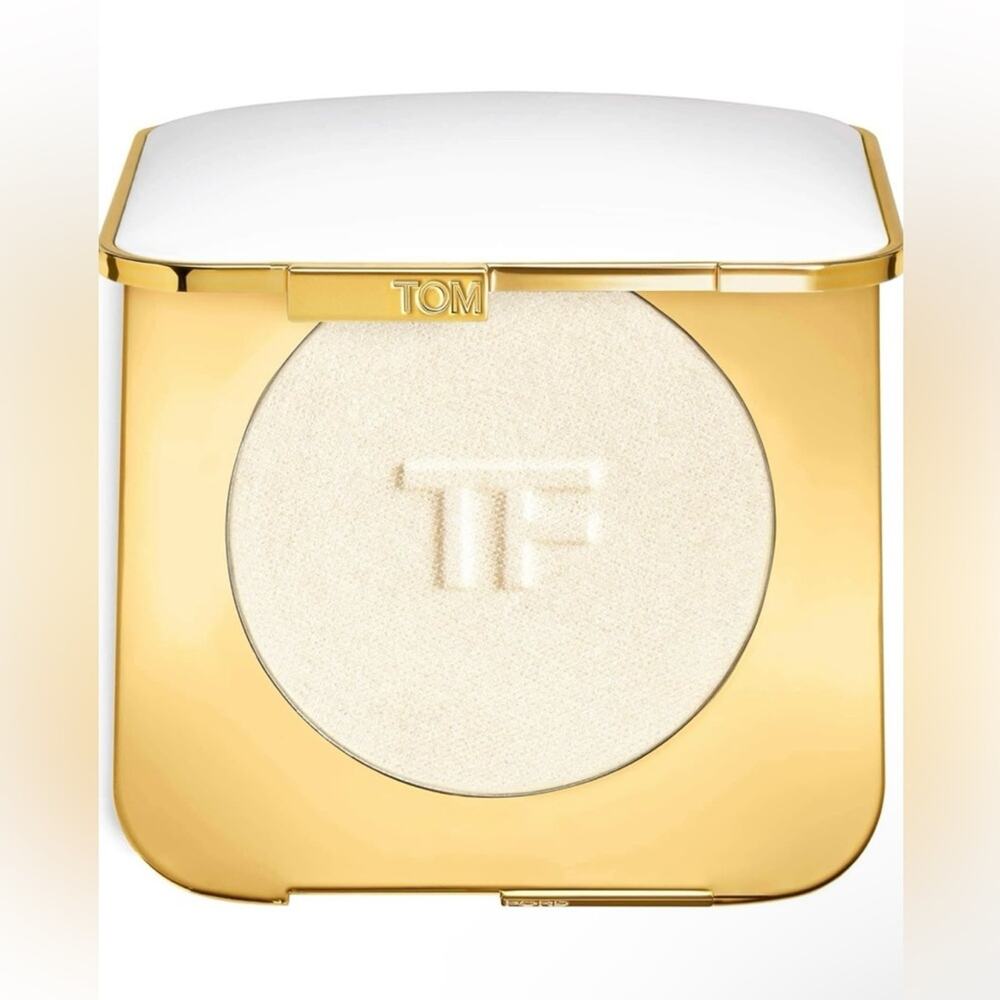 Tom Ford Gold and White Compact Radiant perfecting Powder Shade 01 Gilt Glow